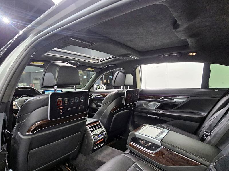 2016 BMW 7 Series 750Li xDrive photo 13