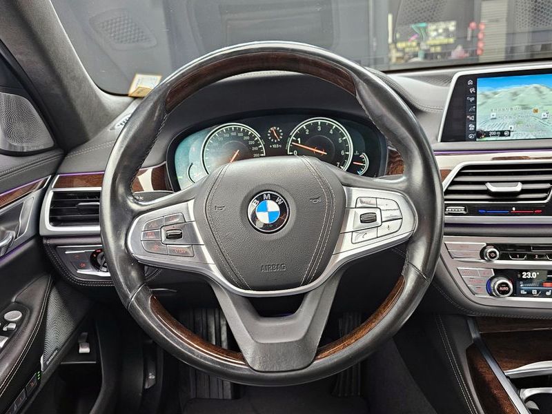 2016 BMW 7 Series 750Li xDrive photo 14