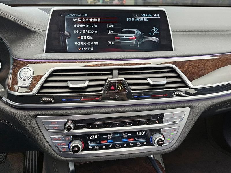 2016 BMW 7 Series 750Li xDrive photo 16