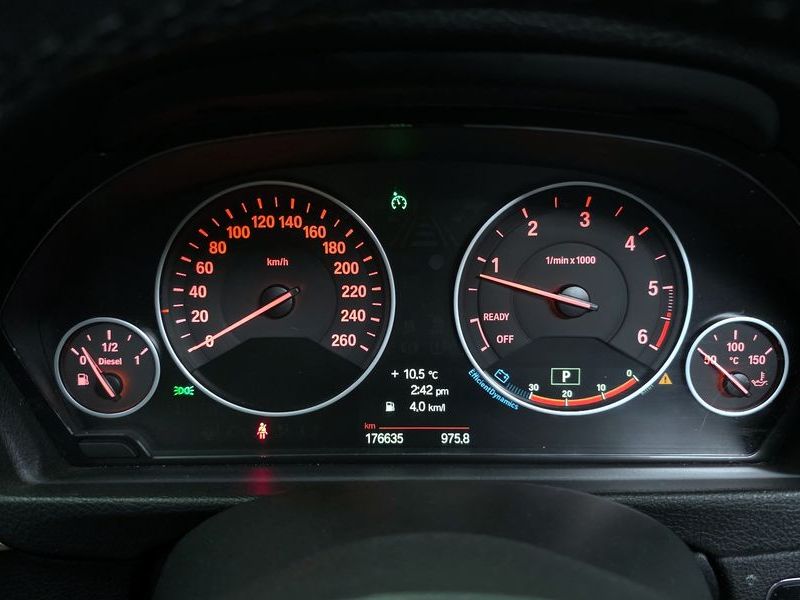 2013 BMW 3 Series 320d photo 8
