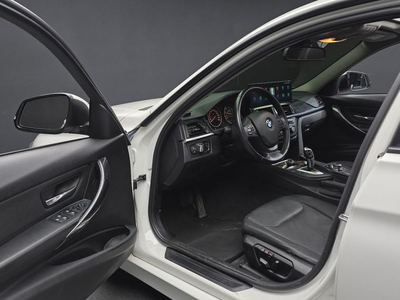 2013 BMW 3 Series 320d photo 10