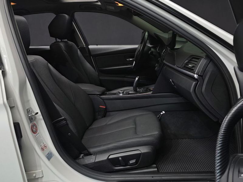 2013 BMW 3 Series 320d photo 11