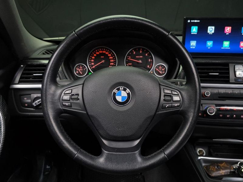 2013 BMW 3 Series 320d photo 13