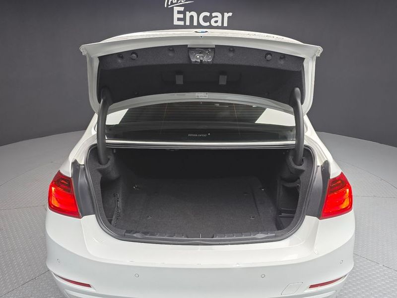 2013 BMW 3 Series 320d photo 20