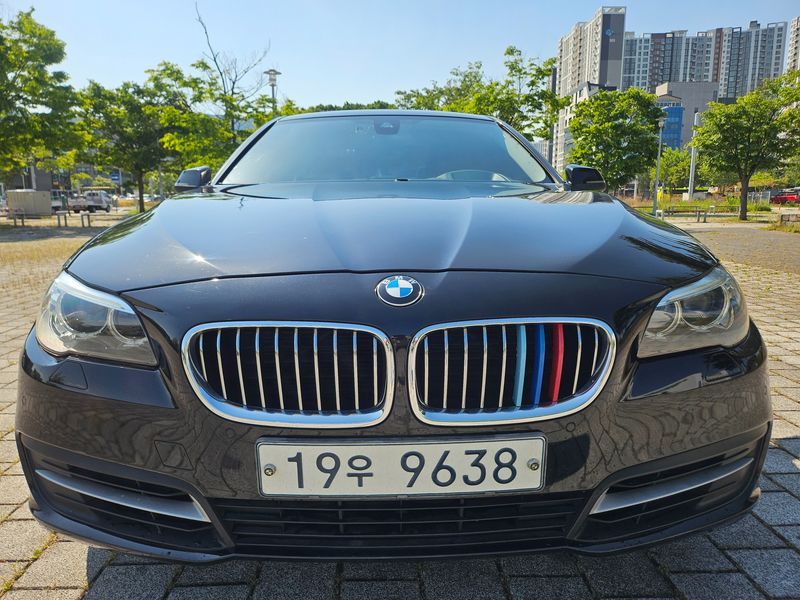 2015 BMW 5 Series 528i xDrive photo 1
