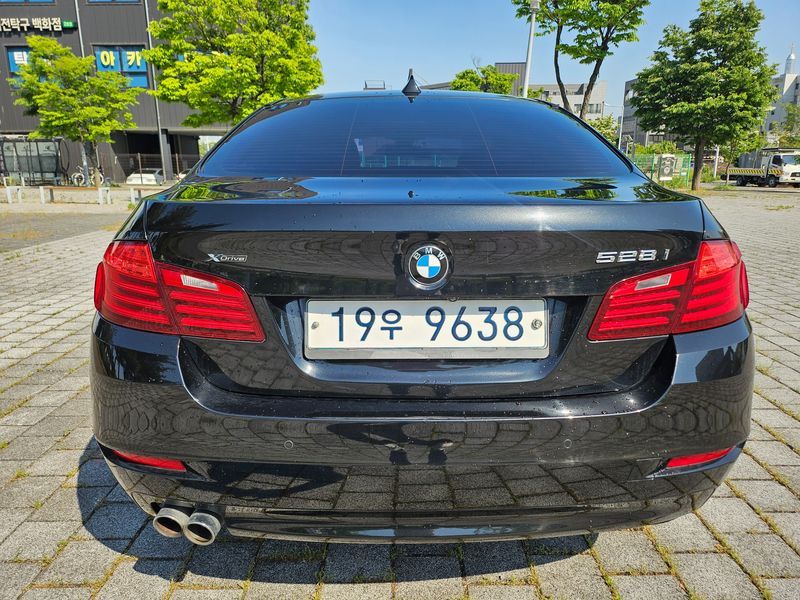 2015 BMW 5 Series 528i xDrive photo 7