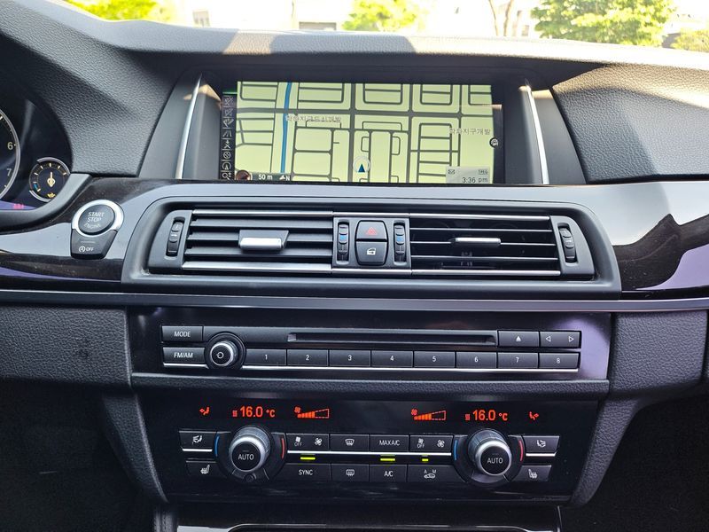 2015 BMW 5 Series 528i xDrive photo 17
