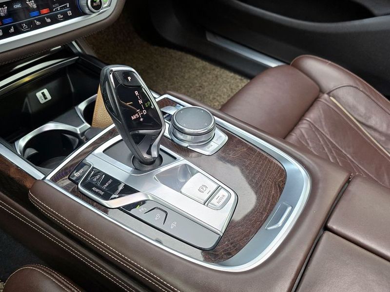 2016 BMW 7 Series 730d xDrive photo 9