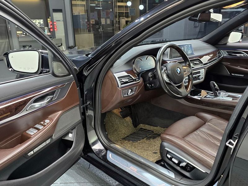 2016 BMW 7 Series 730d xDrive photo 10