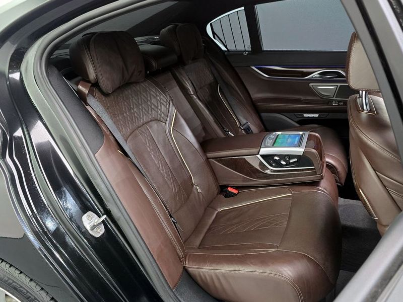 2016 BMW 7 Series 730d xDrive photo 11