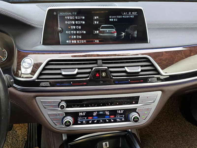 2016 BMW 7 Series 730d xDrive photo 14