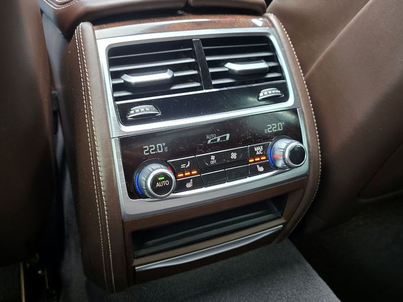 2016 BMW 7 Series 730d xDrive photo 16