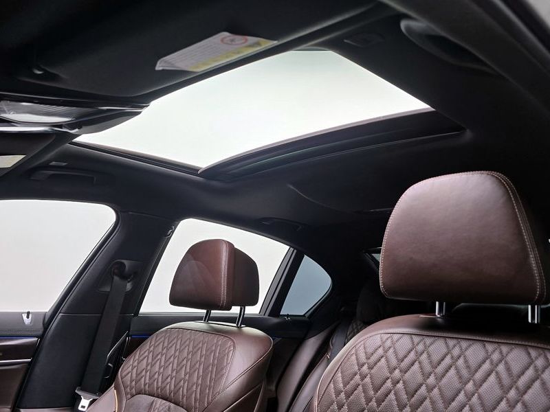 2016 BMW 7 Series 730d xDrive photo 18