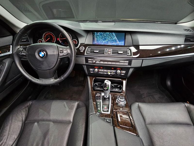 2012 BMW 5 Series 528i xDrive photo 7