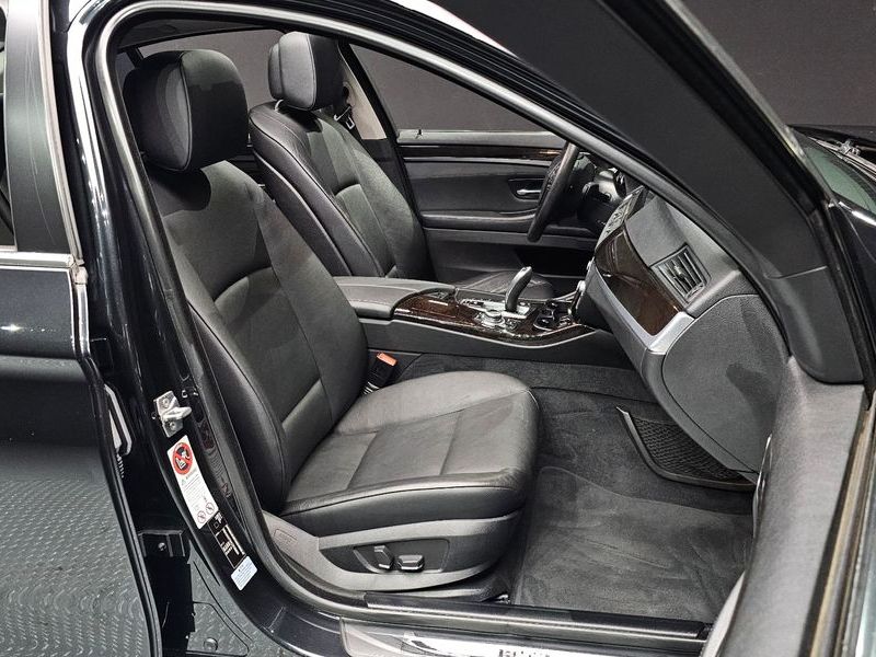 2012 BMW 5 Series 528i xDrive photo 10