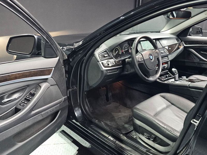2012 BMW 5 Series 528i xDrive photo 12
