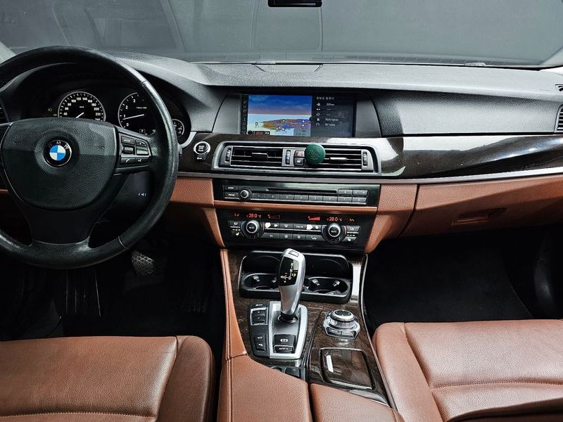 2012 BMW 5 Series 528i photo 7