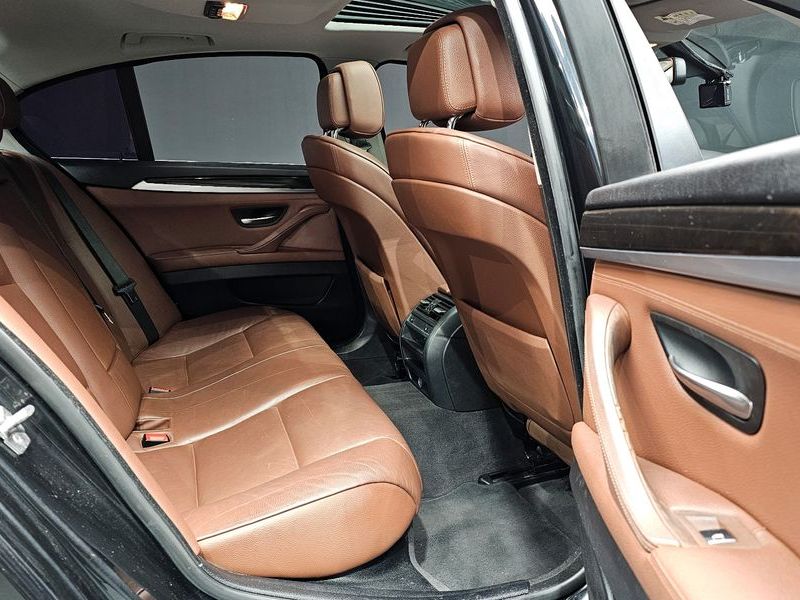 2012 BMW 5 Series 528i photo 11