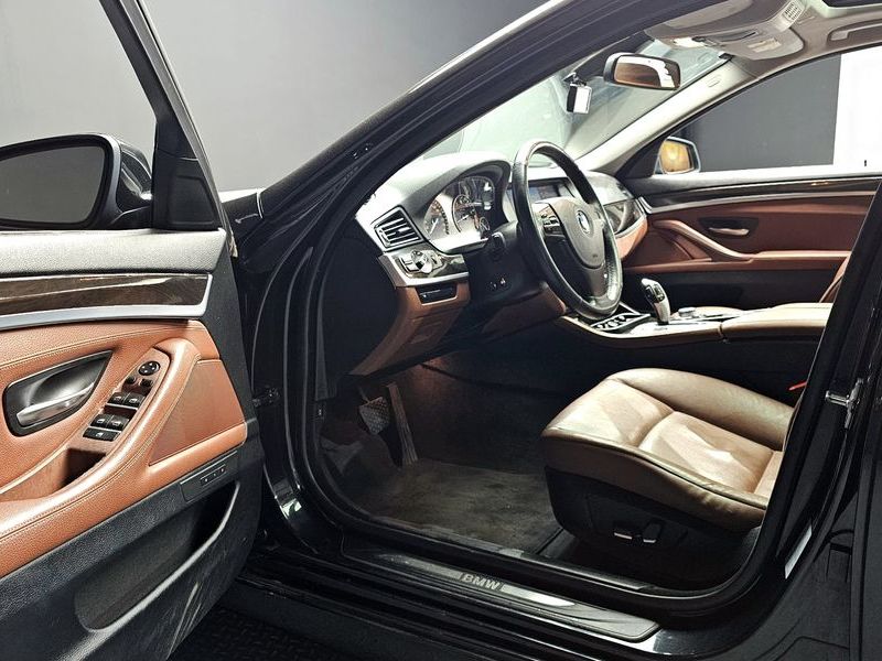 2012 BMW 5 Series 528i photo 12