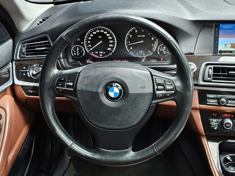 2012 BMW 5 Series 528i photo 14