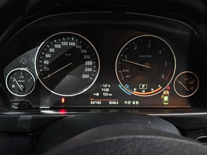 2013 BMW 3 Series 320d photo 8
