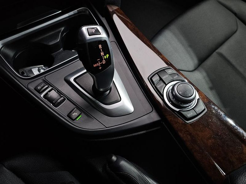 2013 BMW 3 Series 320d photo 9