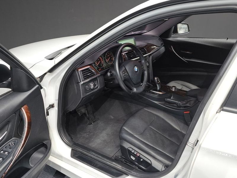 2013 BMW 3 Series 320d photo 10