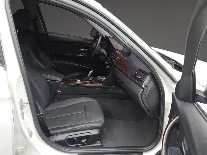 2013 BMW 3 Series 320d photo 12