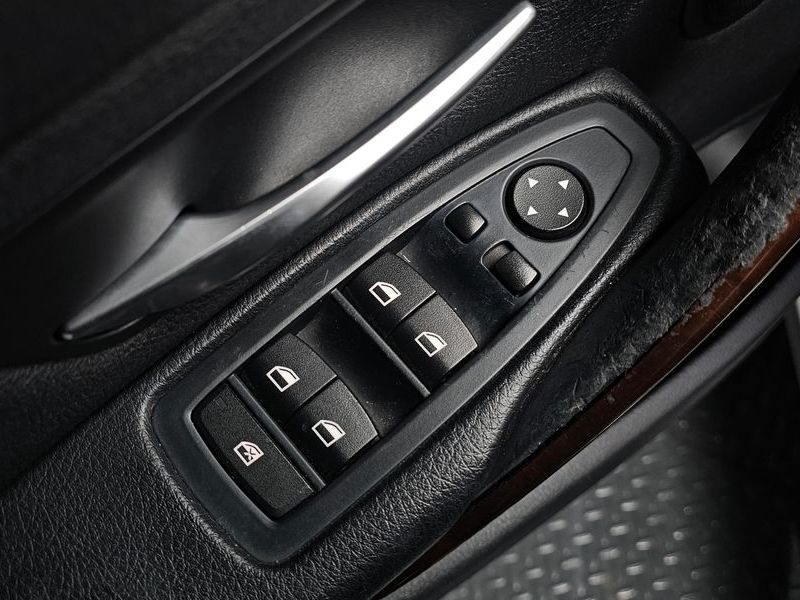 2013 BMW 3 Series 320d photo 13