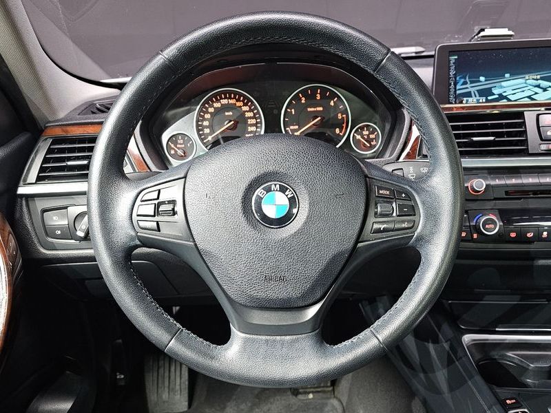 2013 BMW 3 Series 320d photo 15