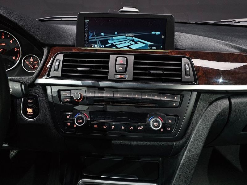 2013 BMW 3 Series 320d photo 17