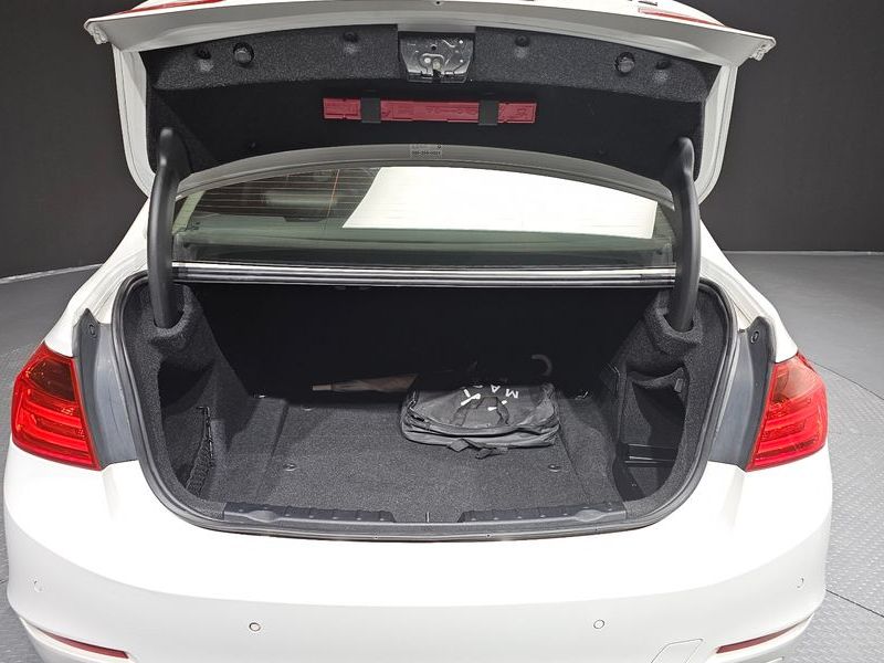 2013 BMW 3 Series 320d photo 20