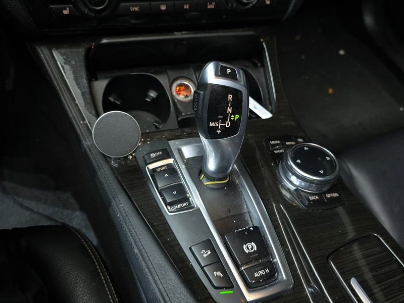 2014 BMW 5 Series 520d xDrive Luxury photo 9