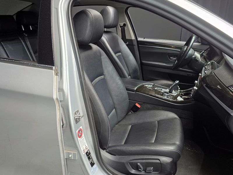 2014 BMW 5 Series 520d xDrive Luxury photo 12