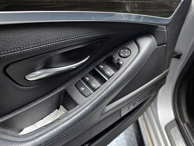 2014 BMW 5 Series 520d xDrive Luxury photo 14