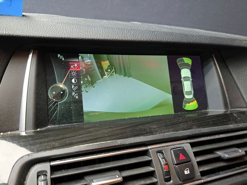 2014 BMW 5 Series 520d xDrive Luxury photo 17