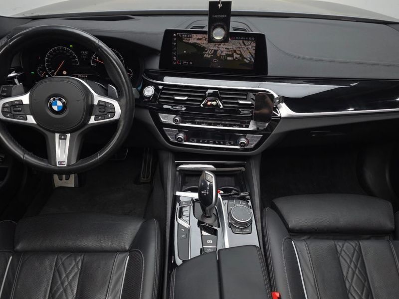 2019 BMW 5 Series 530i M Sport Package Plus photo 7