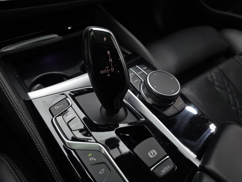 2019 BMW 5 Series 530i M Sport Package Plus photo 9