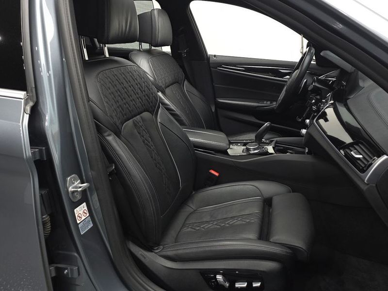 2019 BMW 5 Series 530i M Sport Package Plus photo 12