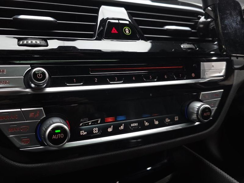2019 BMW 5 Series 530i M Sport Package Plus photo 17