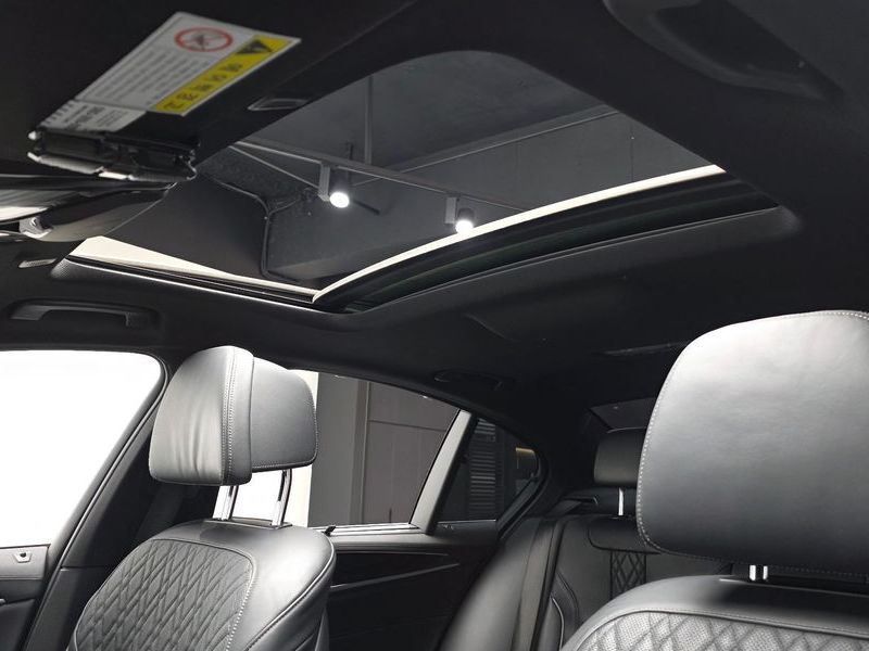 2019 BMW 5 Series 530i M Sport Package Plus photo 18
