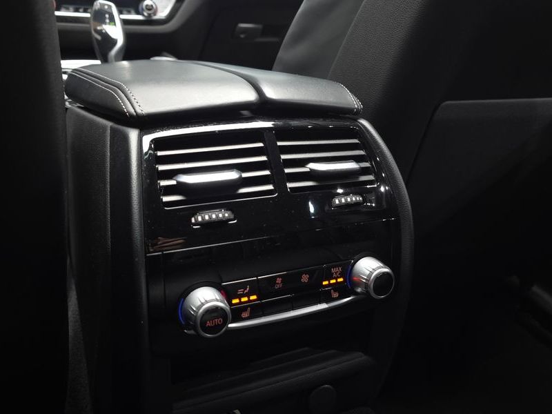 2019 BMW 5 Series 530i M Sport Package Plus photo 19