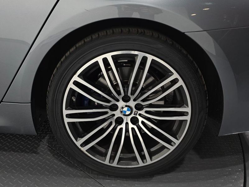2019 BMW 5 Series 530i M Sport Package Plus photo 21