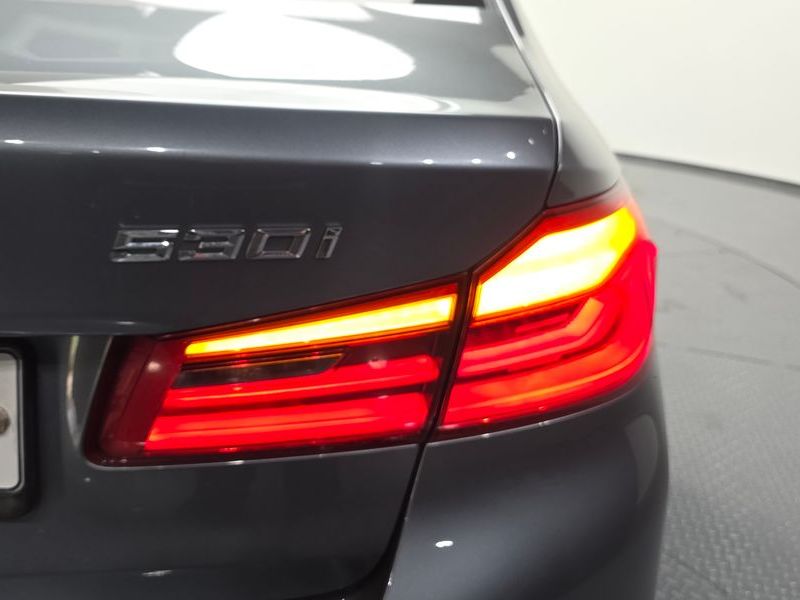 2019 BMW 5 Series 530i M Sport Package Plus photo 23