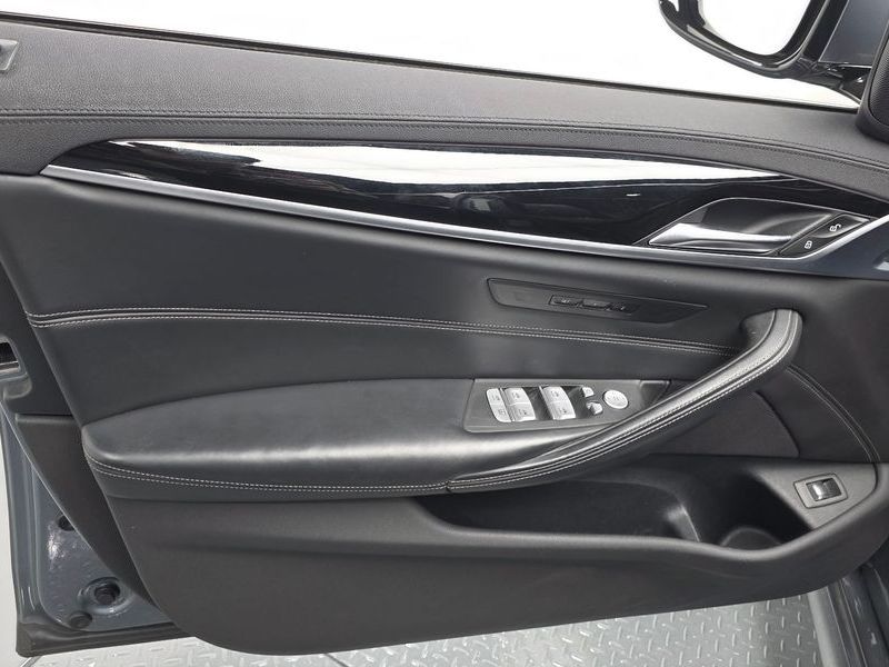 2019 BMW 5 Series 530i M Sport Package Plus photo 24