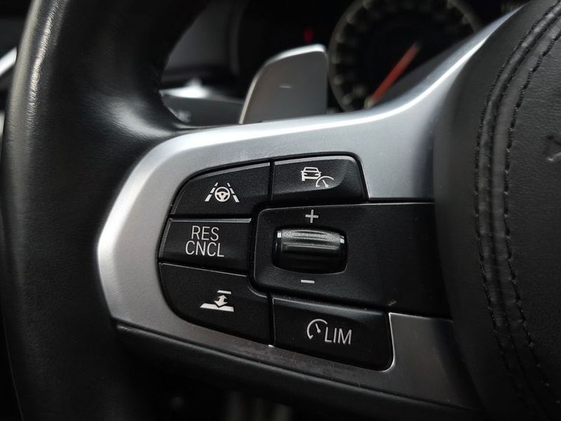2019 BMW 5 Series 530i M Sport Package Plus photo 26