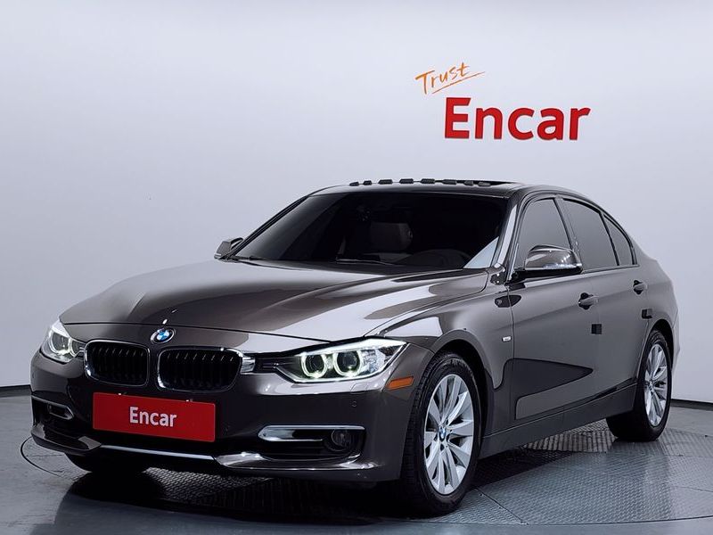 2012 BMW 3 Series 320i Modern photo 1