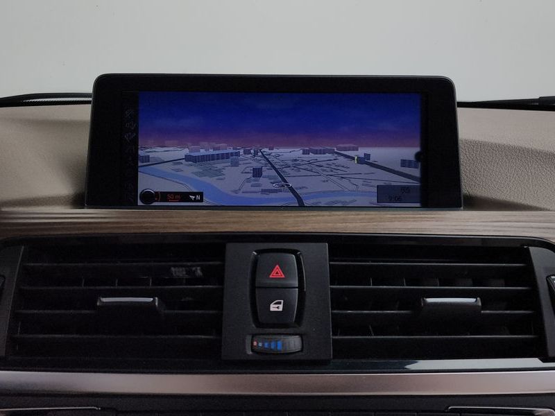 2012 BMW 3 Series 320i Modern photo 12