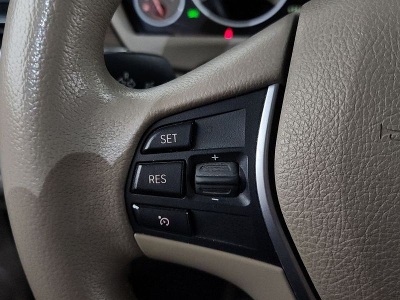 2012 BMW 3 Series 320i Modern photo 18