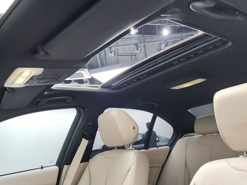 2012 BMW 3 Series 320i Modern photo 19